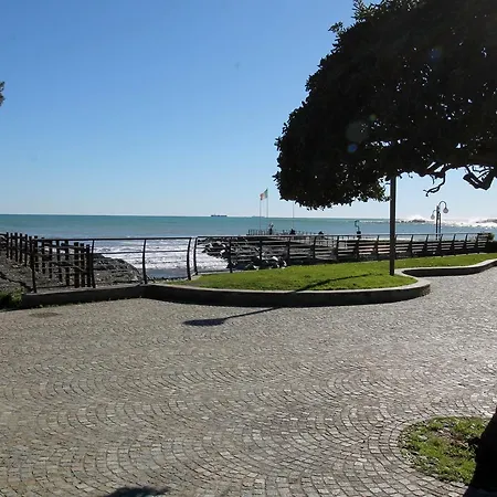 Apartment La Terrazza Sul Golfo By Holiday World Arenzano